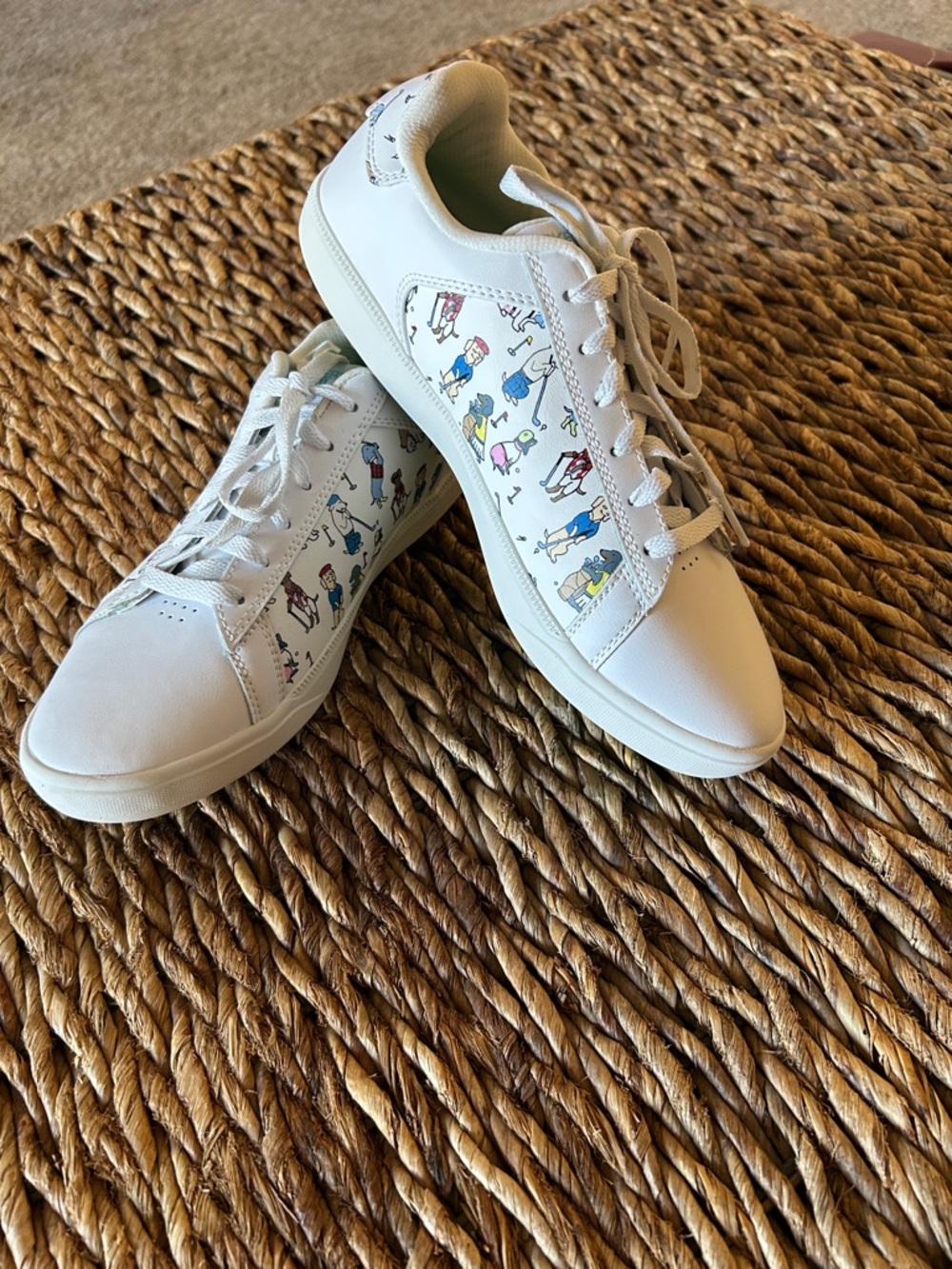 Skechers White Golf Shoes with Multicolor Character Dog Print